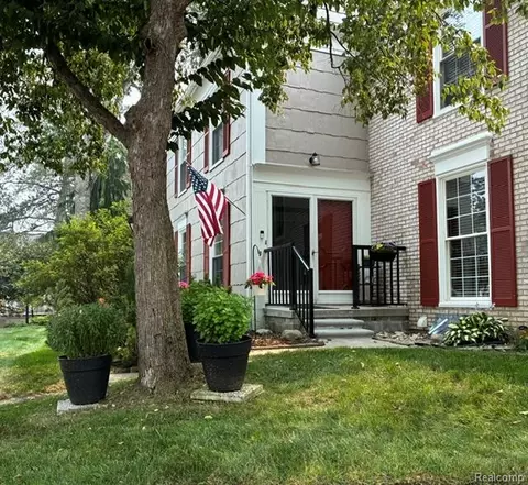 1437 Lantern Ln, Rochester Hills, MI 48306