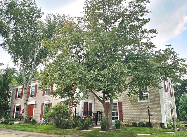 1437 Lantern Ln, Rochester Hills, MI 48306