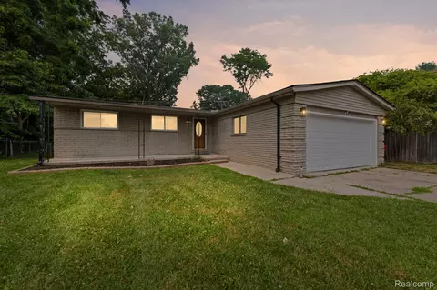 30371 Park Ln, Southfield, MI 48076