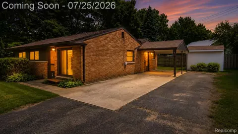 5783 Cambrook Ln, Waterford, MI 48329