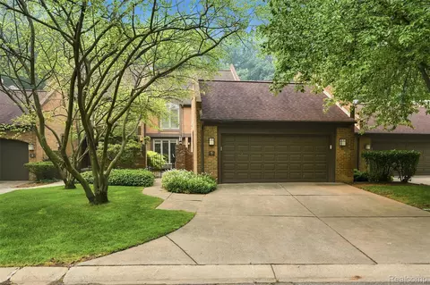 5 Timberlane Ct, Dearborn, MI 48126