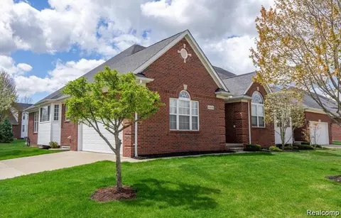 44091 Orion Dr, Sterling Heights, MI 48314