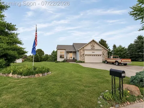 2581 Amy Ct, Oxford, MI 48371