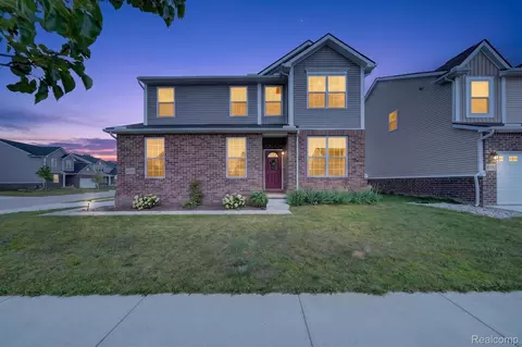41372 Snowdon Dr, Clinton Township, MI 48038
