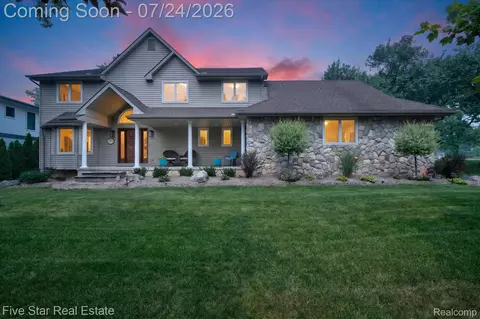 3556 Shady Beach Blvd, Orchard Lake Village, MI 48324