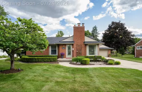 16231 Beechwood Ave, Beverly Hills, MI 48025
