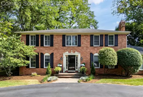 20351 Ronsdale Dr, Beverly Hills, MI 48025