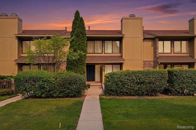1820 S Hill Blvd, Bloomfield Hills, MI 48304
