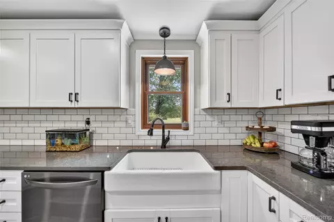Kitchen - 13635 Unadilla Rd, Unadilla, MI 48137 photo 4 of 5