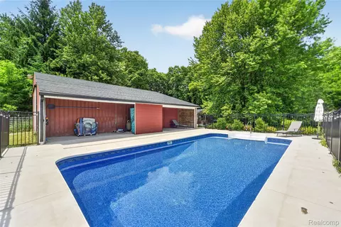 Exterior - 13635 Unadilla Rd, Unadilla, MI 48137 photo 6 of 14
