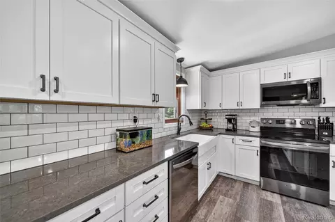 Kitchen - 13635 Unadilla Rd, Unadilla, MI 48137 photo 1 of 5