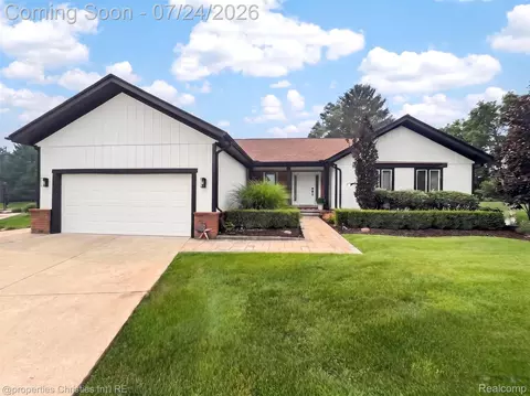 649 Heritage Ln, Rochester Hills, MI 48309