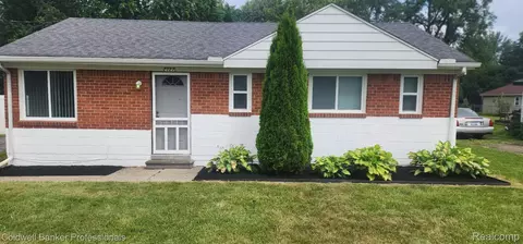 2327 Wildwood Circle Dr, Grand Blanc, MI 48439