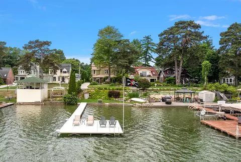 3642 Orchard Lake Rd, West Bloomfield, MI 48324