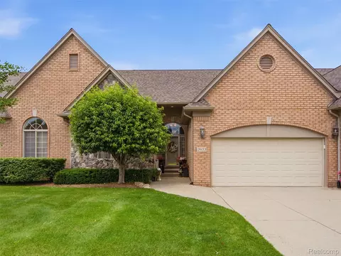 2633 Ridgecrest Dr, Shelby Township, MI 48316