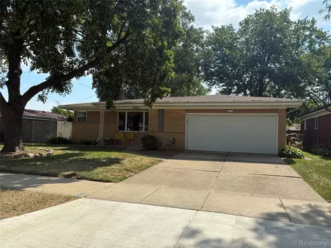 26644 Marilyn Ave, Warren, MI 48089