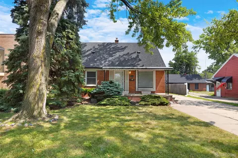 22225 E 10 Mile Rd, Saint Clair Shores, MI 48080