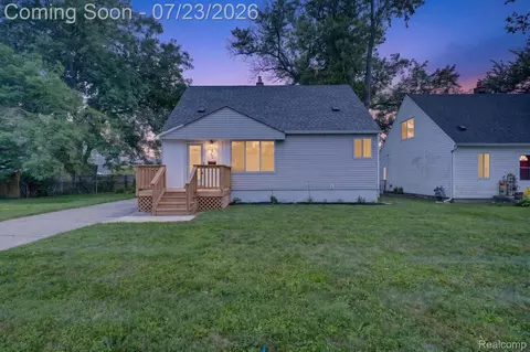 29527 James St, Garden City, MI 48135