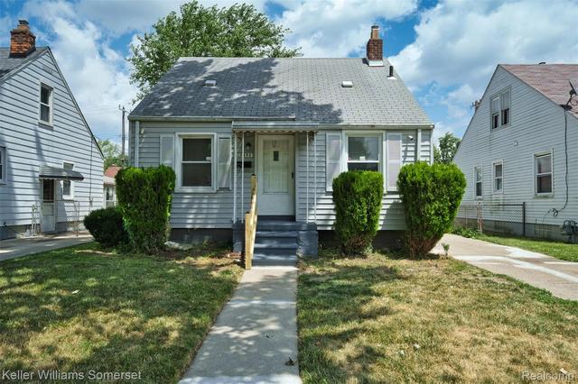 19693 Elkhart St, Harper Woods, MI 48225