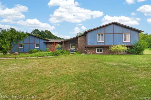 11201 Horton Rd, Groveland, MI 48442