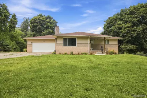 4700 Indianwood Ct, Independence, MI 48348
