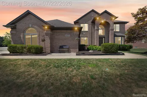 55513 Caesars Dr, Shelby Township, MI 48315