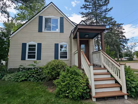 11802 Stuart St, Grand Blanc, MI 48439