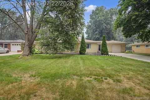 5577 Althea St, Shelby Township, MI 48316