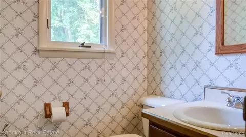 Bath - 8555 Gallant Fox Trl, Flushing, MI 48433 photo 1 of 3