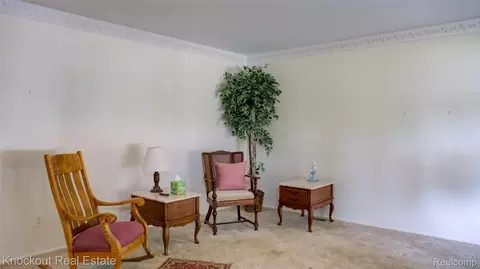 Living - 8555 Gallant Fox Trl, Flushing, MI 48433 photo 2 of 3