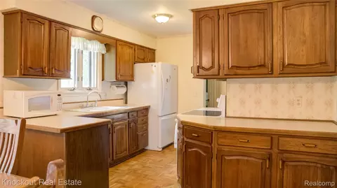 Kitchen - 8555 Gallant Fox Trl, Flushing, MI 48433 photo 1 of 1