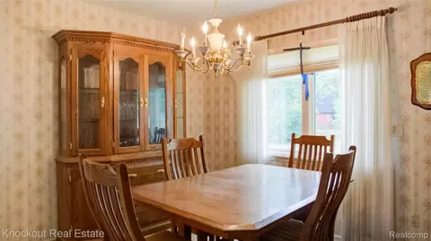 Dining - 8555 Gallant Fox Trl, Flushing, MI 48433 photo 2 of 2