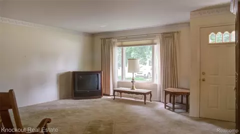Living - 8555 Gallant Fox Trl, Flushing, MI 48433 photo 1 of 3