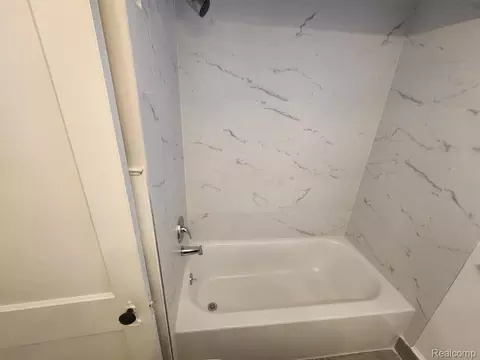 19552 Hamburg St, Detroit, MI 48205