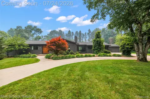 5553 Commerce Rd, West Bloomfield, MI 48324