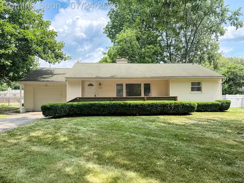 1208 Genella St, Waterford, MI 48328
