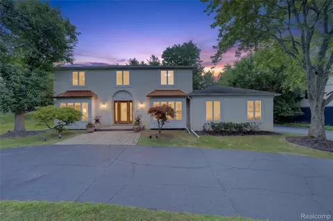 5369 W Bloomfield Lake Rd, West Bloomfield, MI 48323