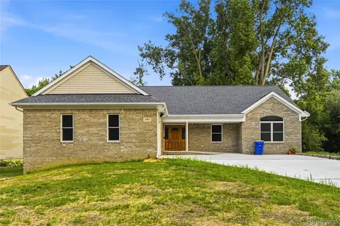3907 Pontiac Lake Rd, Waterford, MI 48328