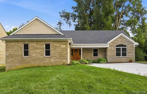 3907 Pontiac Lake Rd, Waterford, MI 48328