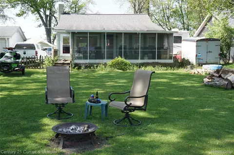 11853 Patterson Lake Dr, Unadilla, MI 48169