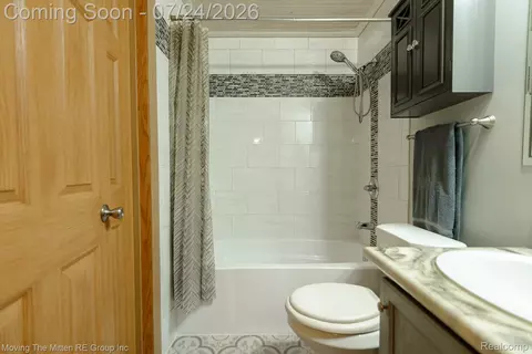 Bath - 37460 Tyler Rd, Romulus, MI 48174 photo 4 of 7