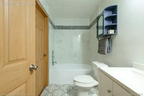 Bath - 37460 Tyler Rd, Romulus, MI 48174 photo 6 of 7