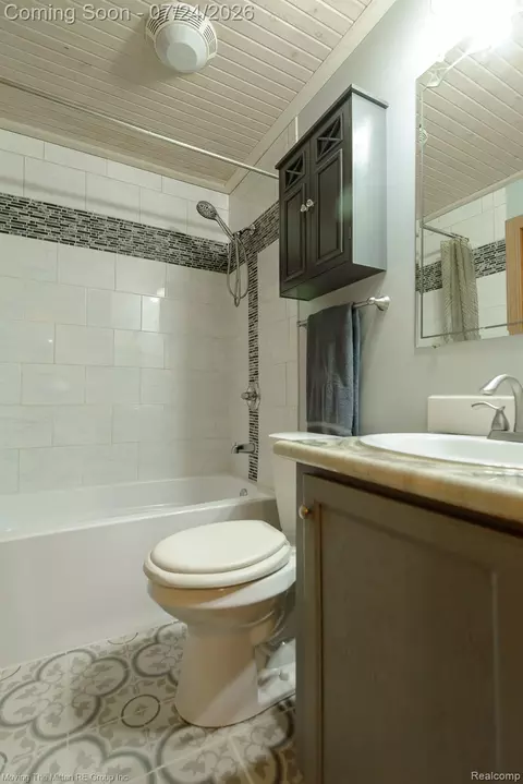 Bath - 37460 Tyler Rd, Romulus, MI 48174 photo 5 of 7