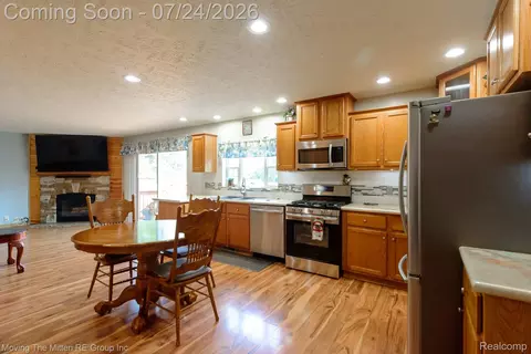 Kitchen - 37460 Tyler Rd, Romulus, MI 48174 photo 3 of 8