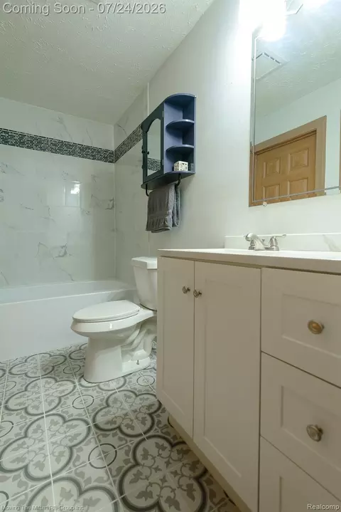 Bath - 37460 Tyler Rd, Romulus, MI 48174 photo 7 of 7
