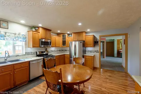 Kitchen - 37460 Tyler Rd, Romulus, MI 48174 photo 4 of 8
