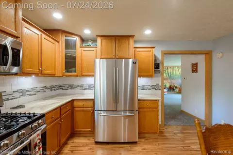 Kitchen - 37460 Tyler Rd, Romulus, MI 48174 photo 7 of 8