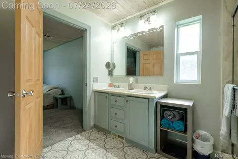 Bath - 37460 Tyler Rd, Romulus, MI 48174 photo 3 of 7