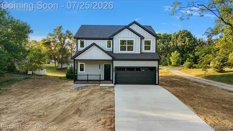 3080 W Newberry Rd, Waterford, MI 48329