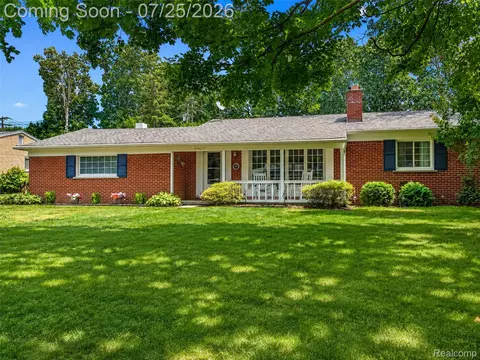 31921 Nottingwood St, Farmington Hills, MI 48334